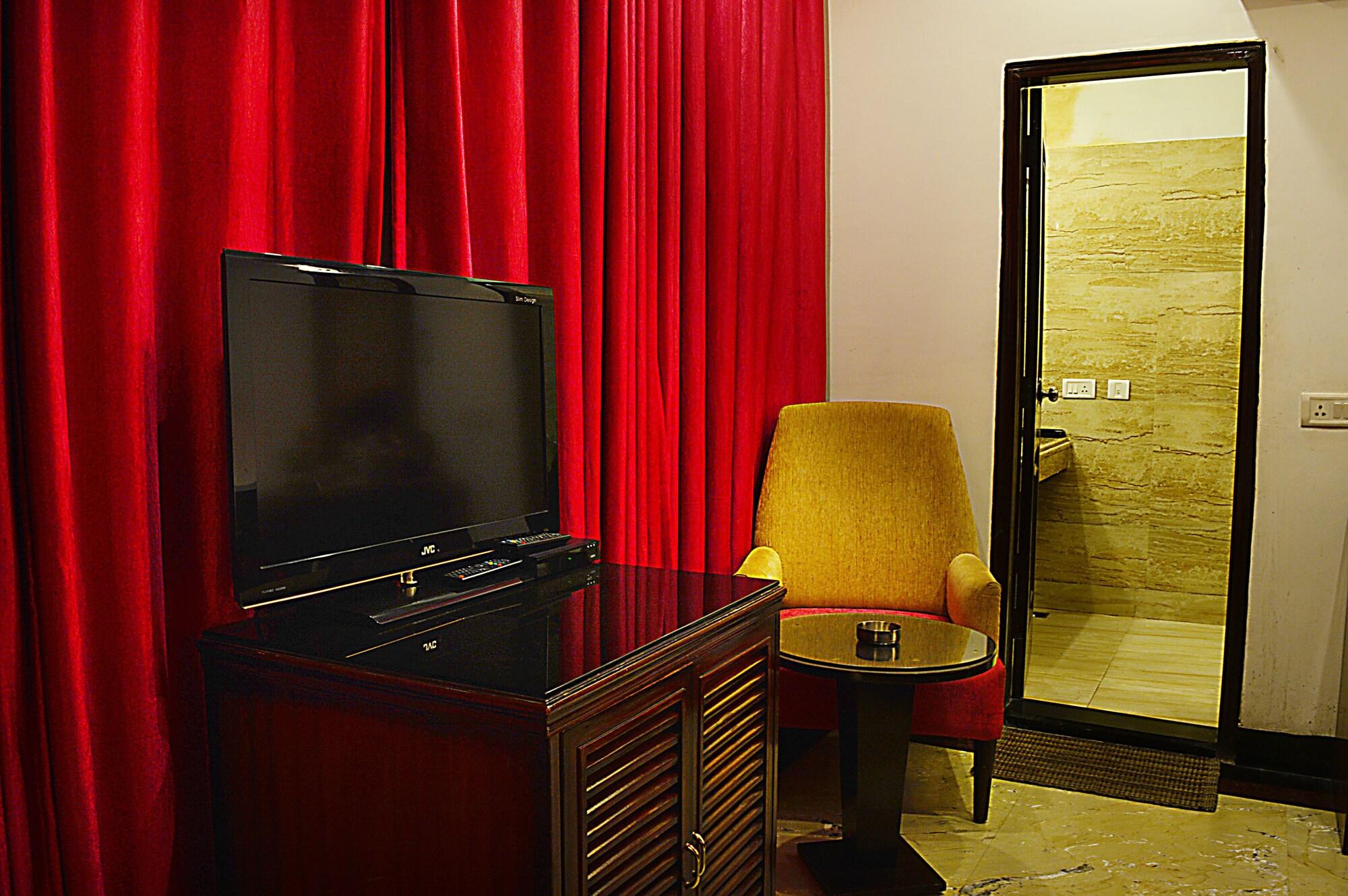 Hotel Emperor Palms Нью-Дели Экстерьер фото