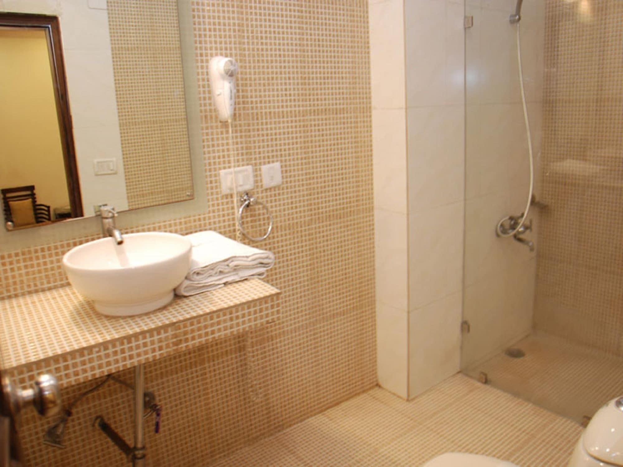 Hotel Emperor Palms Нью-Дели Экстерьер фото