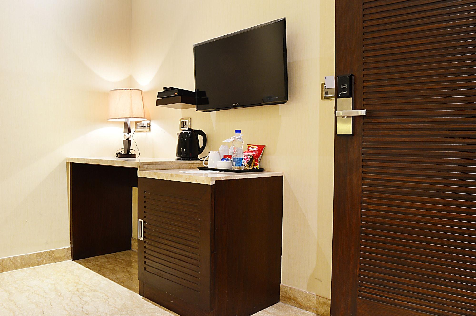 Hotel Emperor Palms Нью-Дели Экстерьер фото