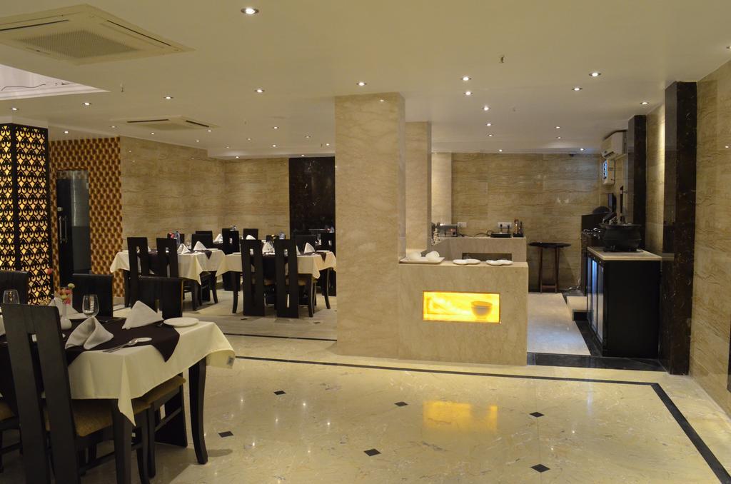 Hotel Emperor Palms Нью-Дели Экстерьер фото